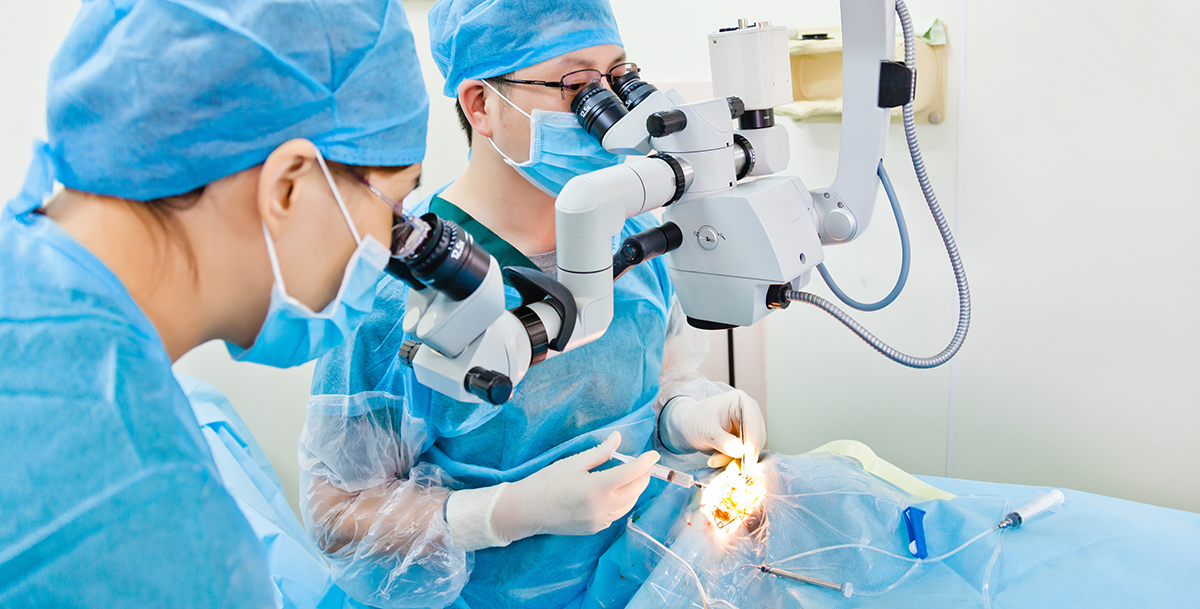 BSSNY plastic surgeons performing reconstructive microsurgery