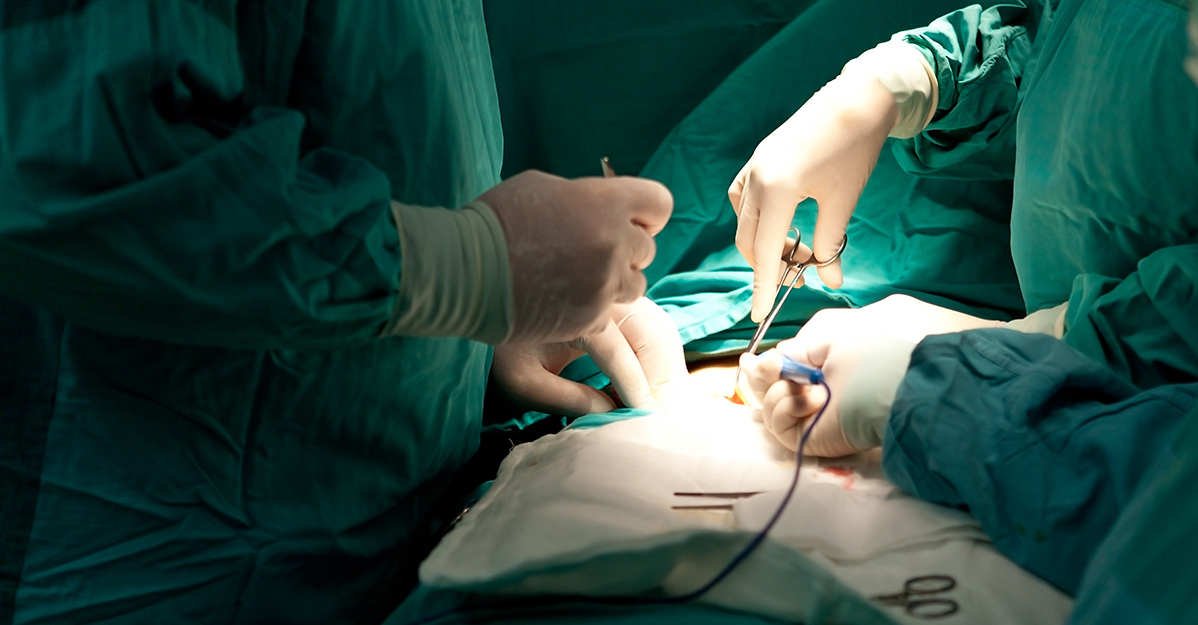 surgeons performing a Panniculectomy